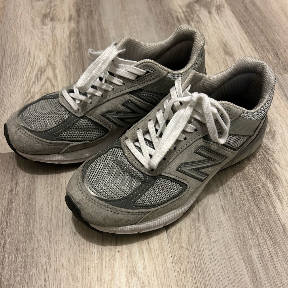 New Balance 990v4